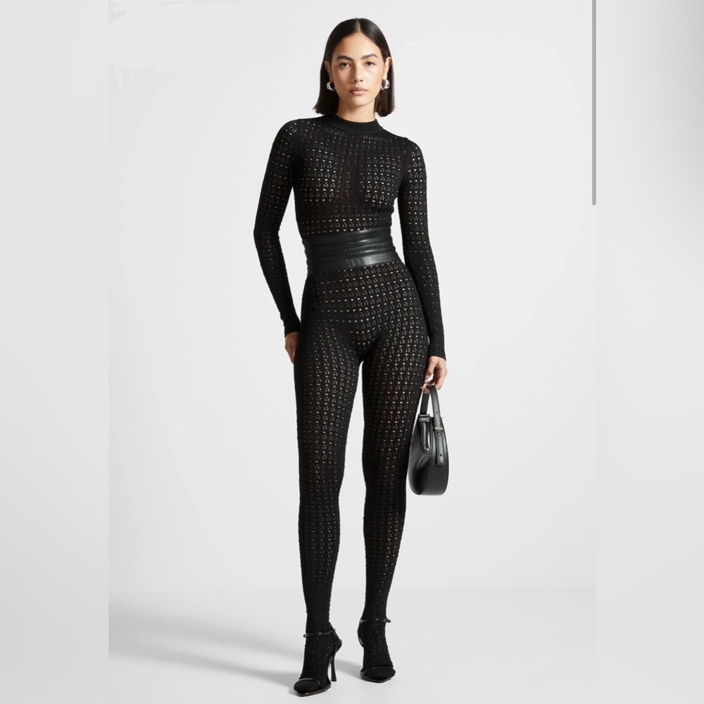Maniere Devoir: Elegant Black Jumpsuit